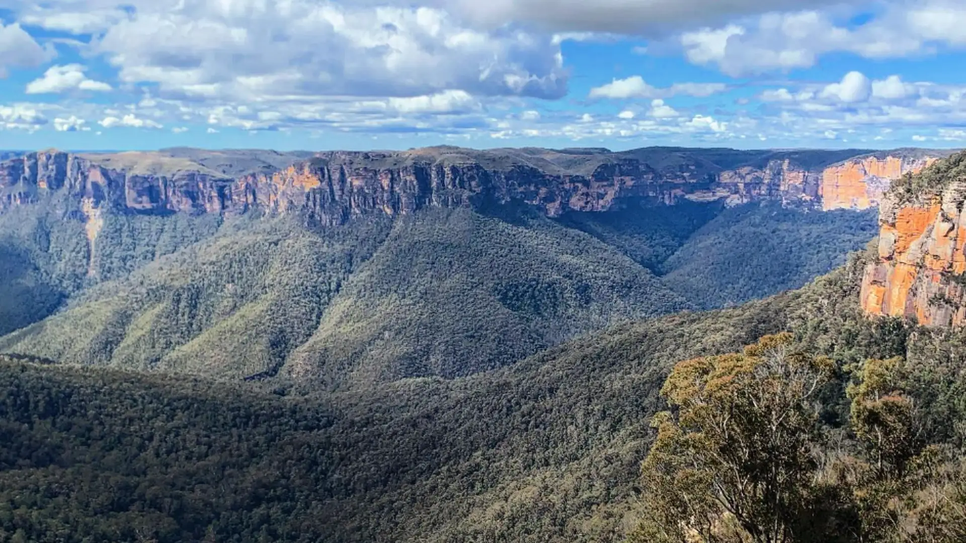 Looking out to the Grose Valley from Govetts Leap in the Blue Mountains.